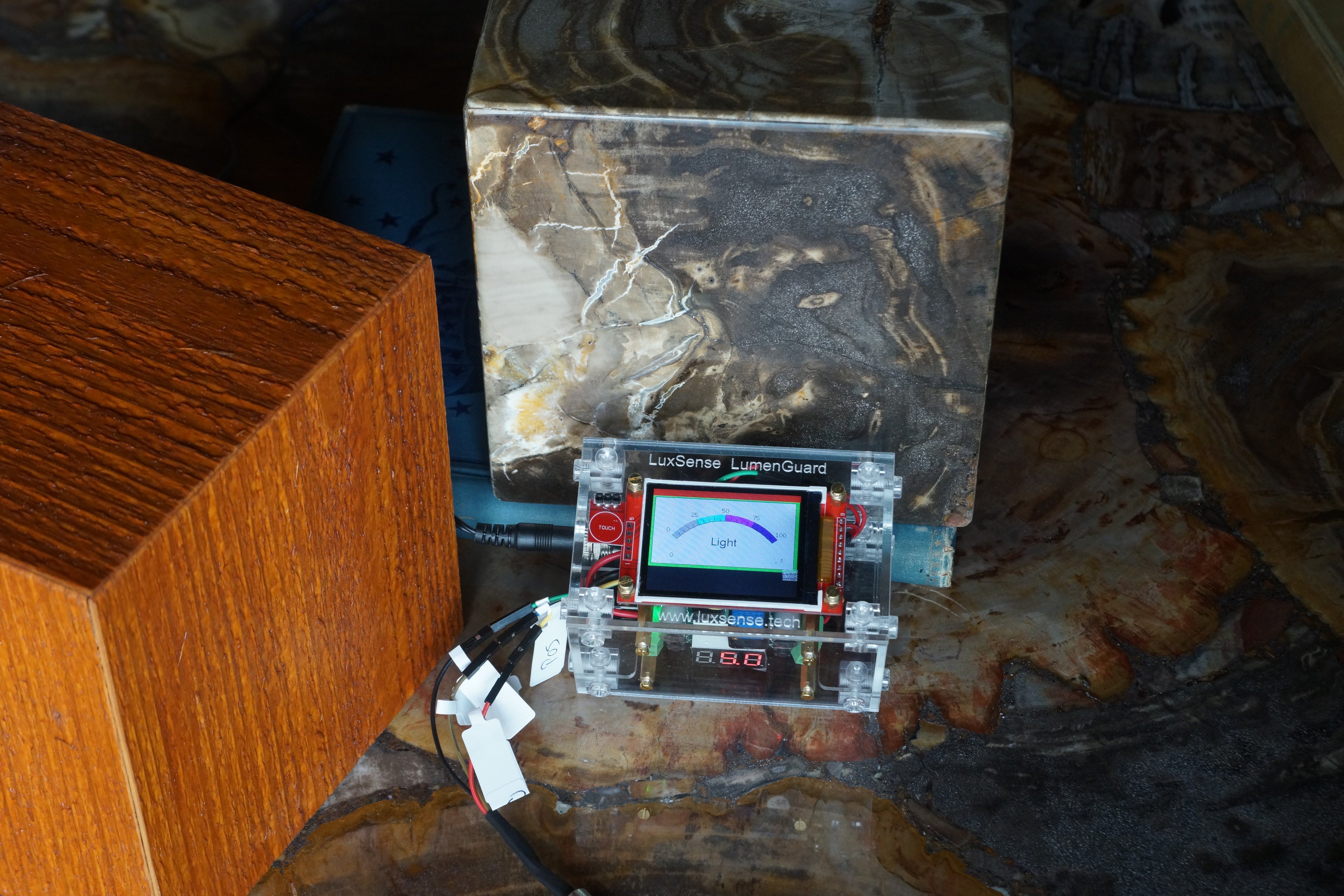 LuxSense LumenGuard – Your Elegant Light Transition Monitor - LuxSense