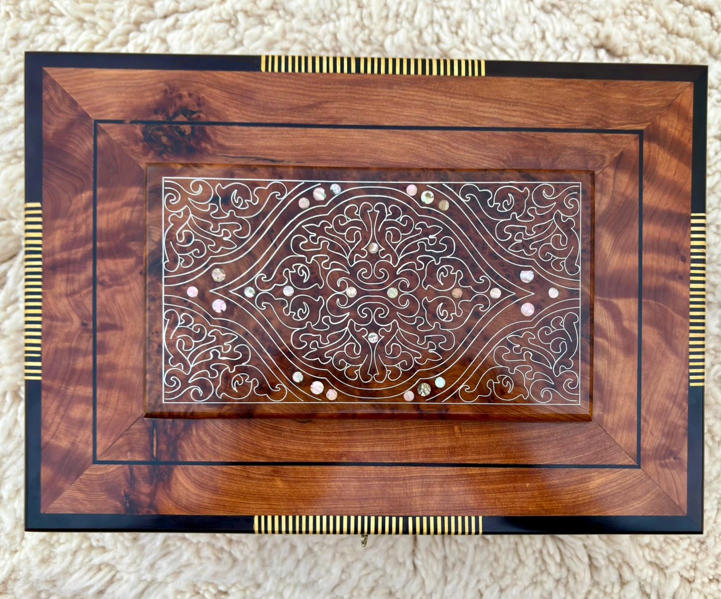 Large Thuya Wooden Box With Interior Mirror and Inlaid with Mother of Pearl